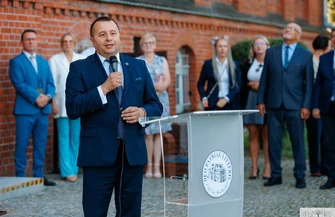 Nowy rok szkolny w I LO. Prawie 100 pierwszoklasistów nowy wicedyrektor i wielki zjazd absolwentów