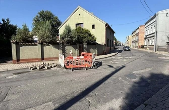 Dziura w jezdni na Kostki. Praca naprawcze rusząod poniedziałku