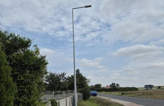 Dodatkowe oświetlenie w Goli. Gmina postawiła słup LED przy posesji 43a