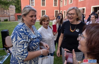 Elżbieta Romanowska o hejcie książce i kulisach programu. Szczere spotkanie autorskie we Wschowie