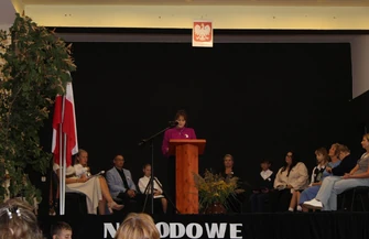 Narodowe Czytanie w Szlichtyngowej. Elżbieta Romanowska czytała Kochanowskiego z mieszkańcami