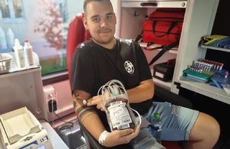 Oddali krew przed komendą. Zebrano ponad 8 litrów życiodajnego płynu