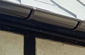 Kościół w Starych Drzewcach po fumigacji i uszczelnieniu dachu. Teraz czas na tynki