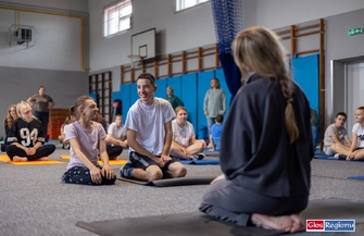 Joga w SOSW. Uczniowie pięciu szkół ćwiczyli z MartynąBarczyńską