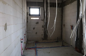 Okna dach i bramy już na miejscu. Nowa remiza OSP Gola nabiera kształtów