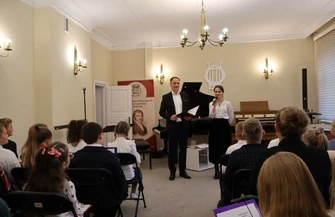 Młodzi adepci rozpoczęli muzyczną przygodę. Uroczyste pasowanie w PSM we Wschowie