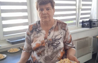 Seniorzy z gminy Szlichtyngowa pożegnali lato. Warsztaty Tai Chi i biesiada w Zamysłowie