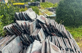 Dachówki wracają na kościół w Dębowej Łęce. Remont zabytku przyspiesza