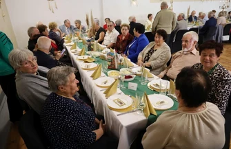 Gminny Dzień Seniora w Szlichtyngowej. 100 uczestników bawiło się w Świetlicy Miejskiej
