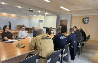 Powiatowy Zespół Zarządzania Kryzysowego sześć wsi gminy Sława w obszarze zagrożonym rzekomym pomorem drobiu