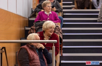 Pełna sala na Dniu Seniora we Wschowie. Burmistrz Cieszę się że udało nam się was zjednoczyć