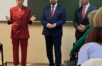 I LO we Wschowie na Okrągłym Stole Uczniowskim. Młodzież spotkała się z minister BarbarąNowacką