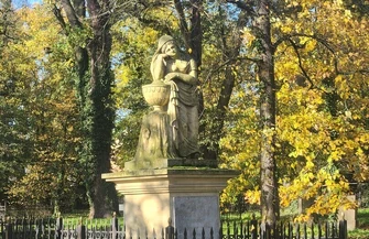 Młodzież uprzątnęła teren wschowskiego lapidarium. To już kilkunastoletnia tradycja