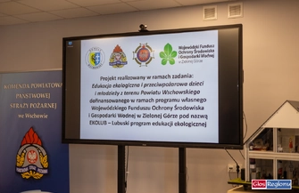 Nauczą dzieci rozpoznawać zagrożenia. Straż we Wschowie ma symulator pożarowy