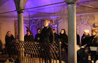 Wieczór poezji w lapidarium. Społeczność Staszica oswajała przemijanie