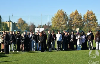 Sława uczciła Święto Niepodległości. Setki uczniów zaśpiewało hymn na stadionie
