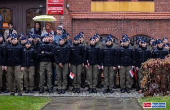 Szkoła do Hymnu w Staszicu. Uczniowie odśpiewali Mazurka Dąbrowskiego