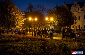 Święto Niepodległości we Wschowie. Pokaz laserowy i wyjątkowa flaga z 30 tysięcy wstążek