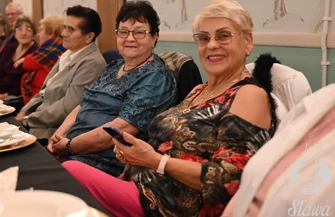 Aktywność i dobry humor nie mają wieku. Seniorzy z PZERiI bawili sięna zabawie andrzejkowej