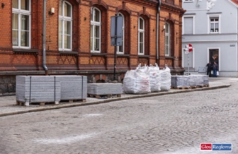 Deptak jednak ze starą kostką. Prace na ul. Bohaterów Westerplatte na finiszu