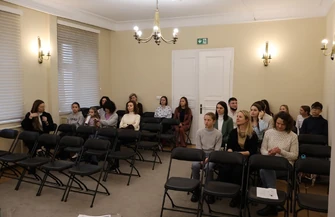 Profesor Traczewski we wschowskiej szkole muzycznej. Na warsztaty przyjechali uczniowie z całego regionu