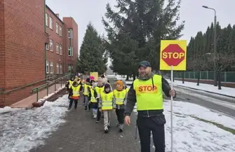 Policjanci uczyli dzieci bezpieczeństwa. SP3 w konkursie Odblaskowa Szkoła