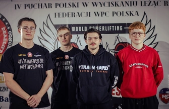 Pogoń Wschowa zawodnicy na zawodach z wyciskania leżąc