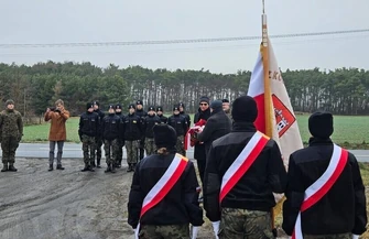 Oddali hołd Powstańcom. Uroczystość w Łupicach przy tablicy generała Dowbor-Muśnickiego