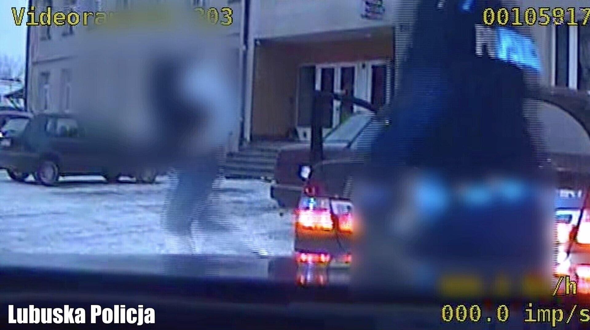 Uciekał pieszo one schowały się w pustostanie. Trzy osoby zatrzymane po kradzieży w Szlichtyngowej WIDEO