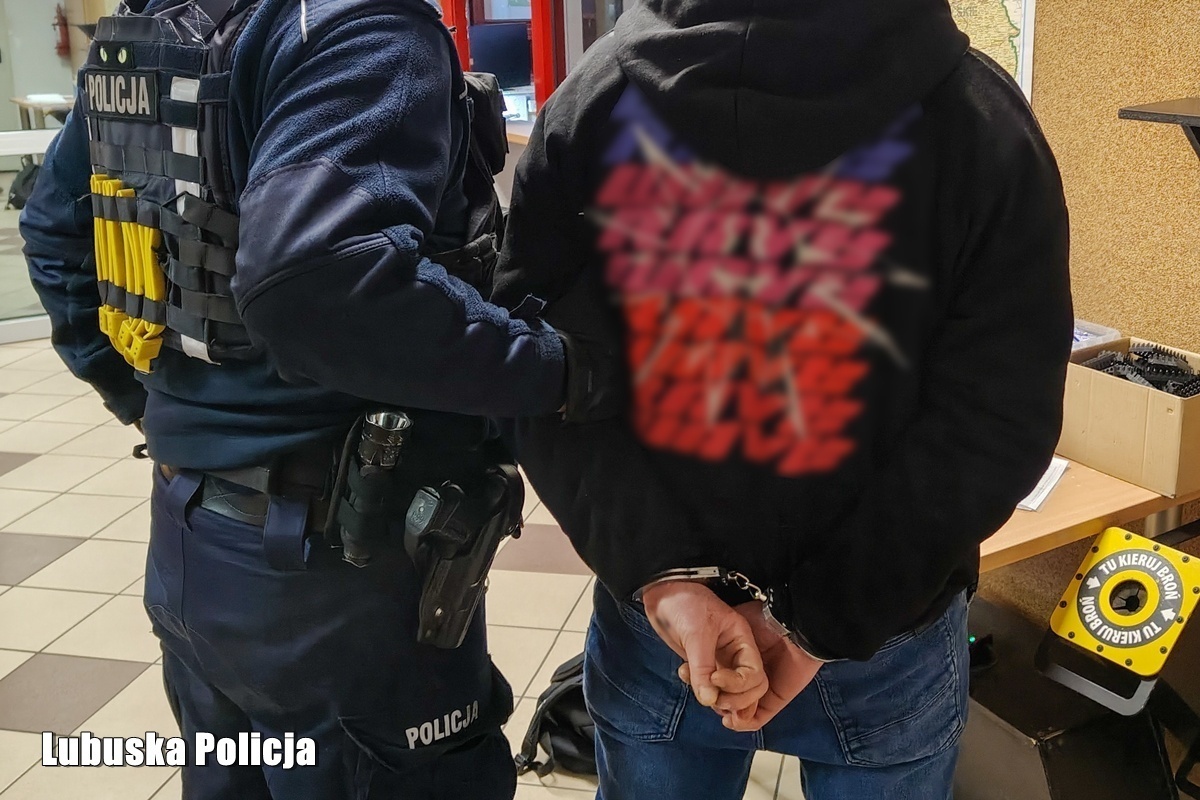 Włamywacz nie wiedział że ktoś go obserwuje. Kamera na działkach we Wschowie nagrała wszystko