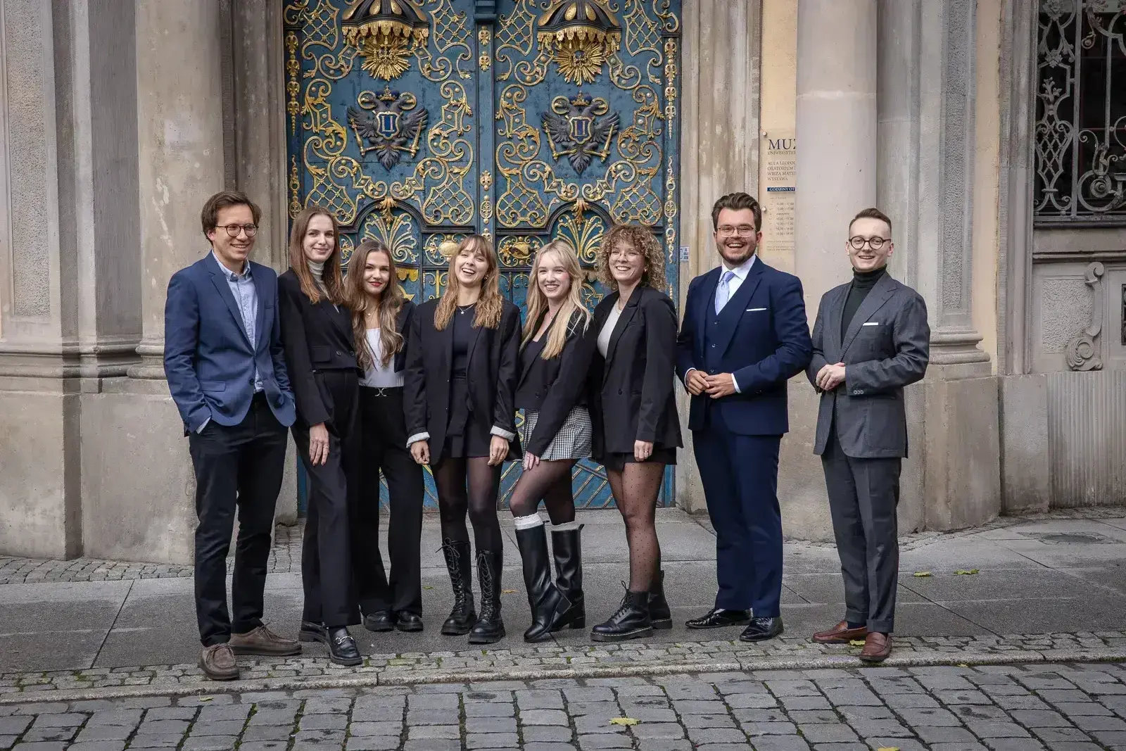 Zespół studentów WPAE UWr. Martyna Gil trzecia od prawej.