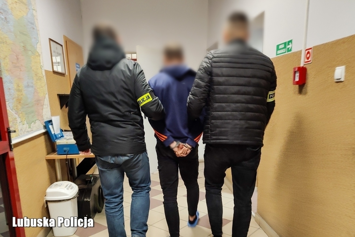 Zamówili jedzenie ale nie mieli zamiaru płacić. Dostawca zdołał uciec na przebitych oponach