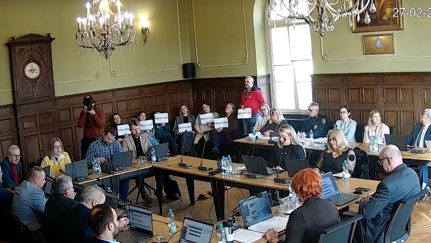 Likwidacja szkoły w Lginiu głosowanie podczas XXVII sesji Rady Miejskiej we Wschowie.