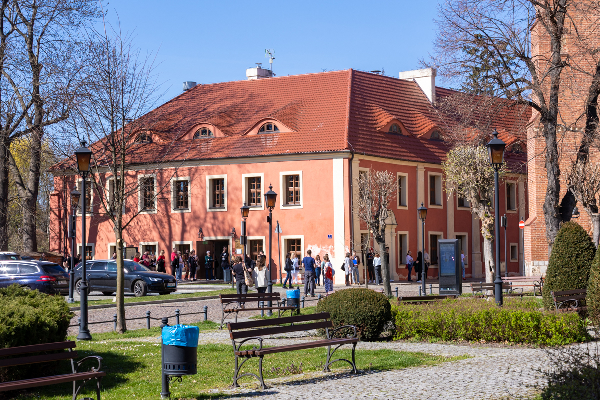 O Kurczę Wielkanoc. Konkurs plastyczny dla najmłodszych w bibliotece