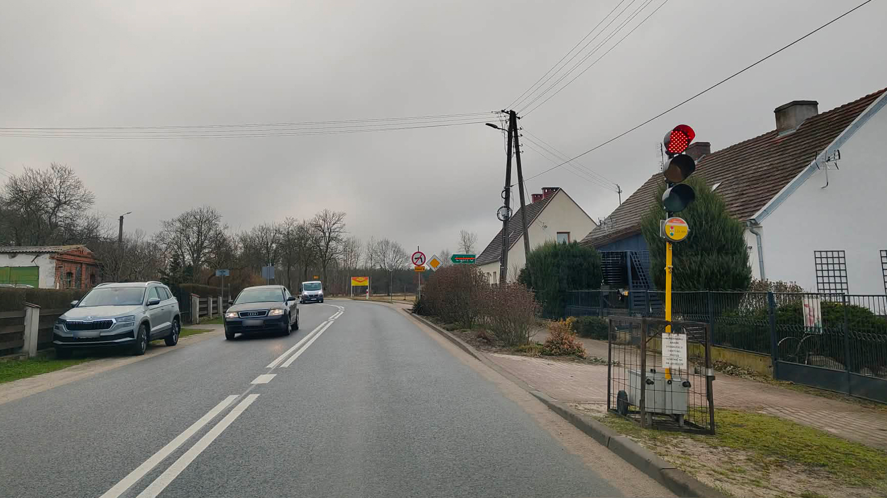 Ścieżka rowerowa TylewiceŁysiny. Tymczasowa sygnalizacja na DW 278