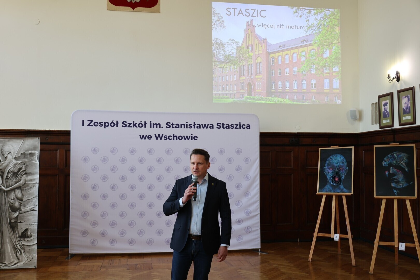 Ósmoklasiści w Staszicu. W szkole odbyły sięDrzwi Otwarte ZDJĘCIA