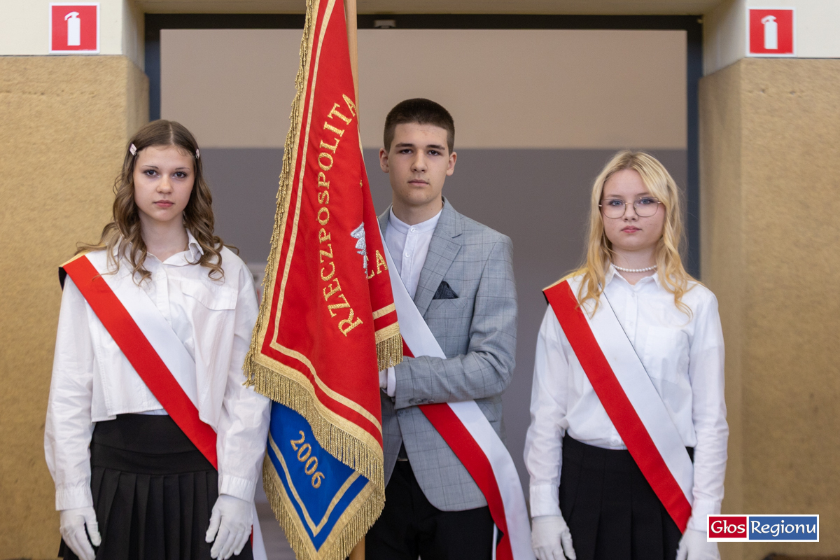 Uroczyste pożegnanie abiturientów ze Staszica. Świadectwa odebrało 79 uczniów ZDJĘCIA