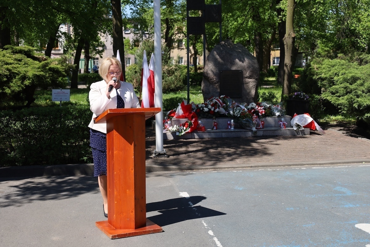 Hymn wiązanki i spektakl uczniów. Tak Szlichtyngowa uczciła 3 Maja