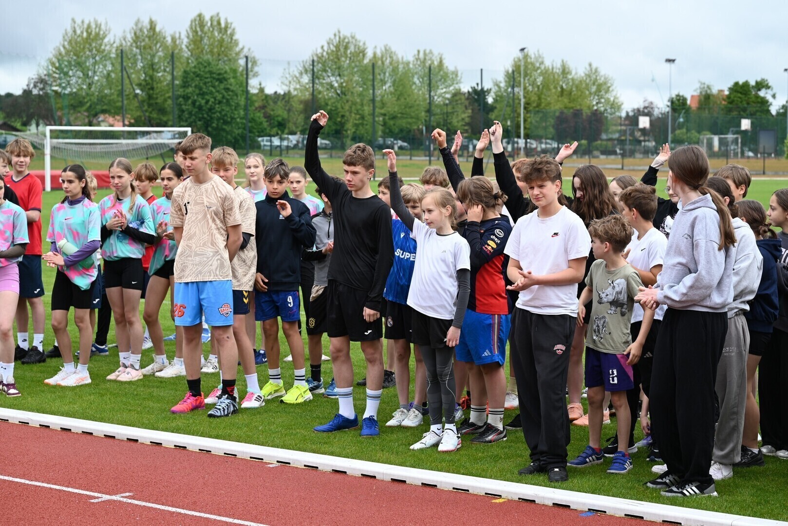 Międzyszkolna rywalizacja w Sławie. Uczniowie wzięli udział w Powiatowych Zawodach w Czworoboju Lekkoatletycznym