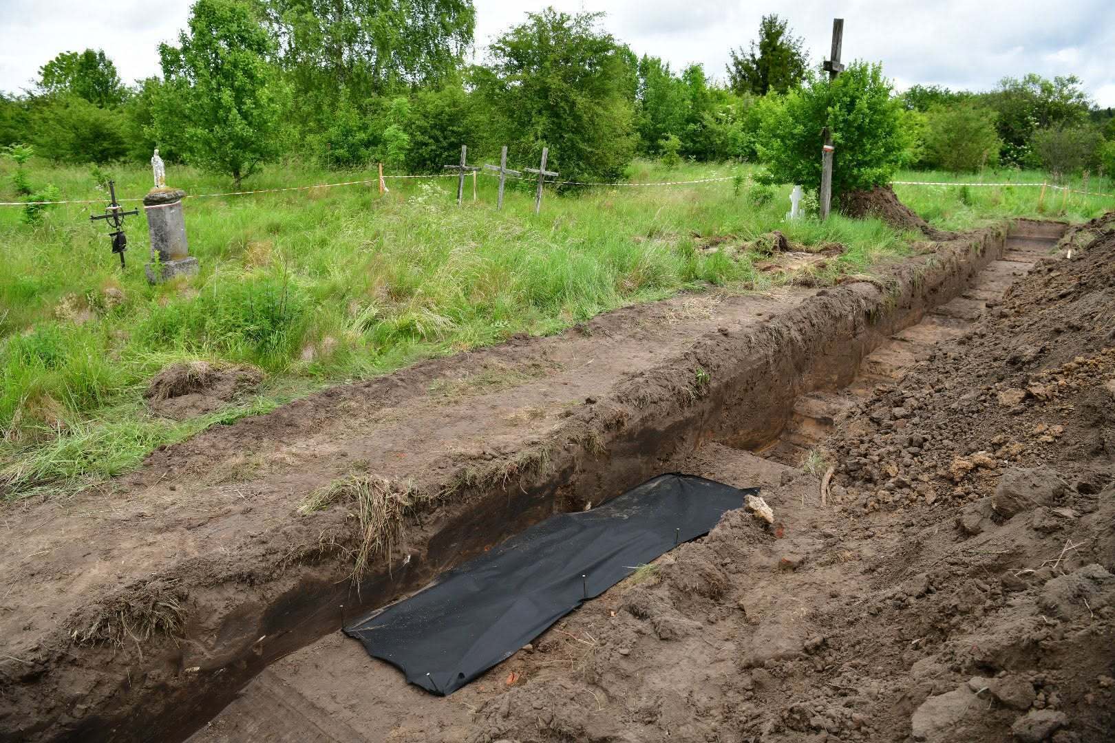 IPN odkrył szczątki ofiar UPA w Hucie Pieniackiej Bez wątpienia ludzkie przynajmniej kilku osób