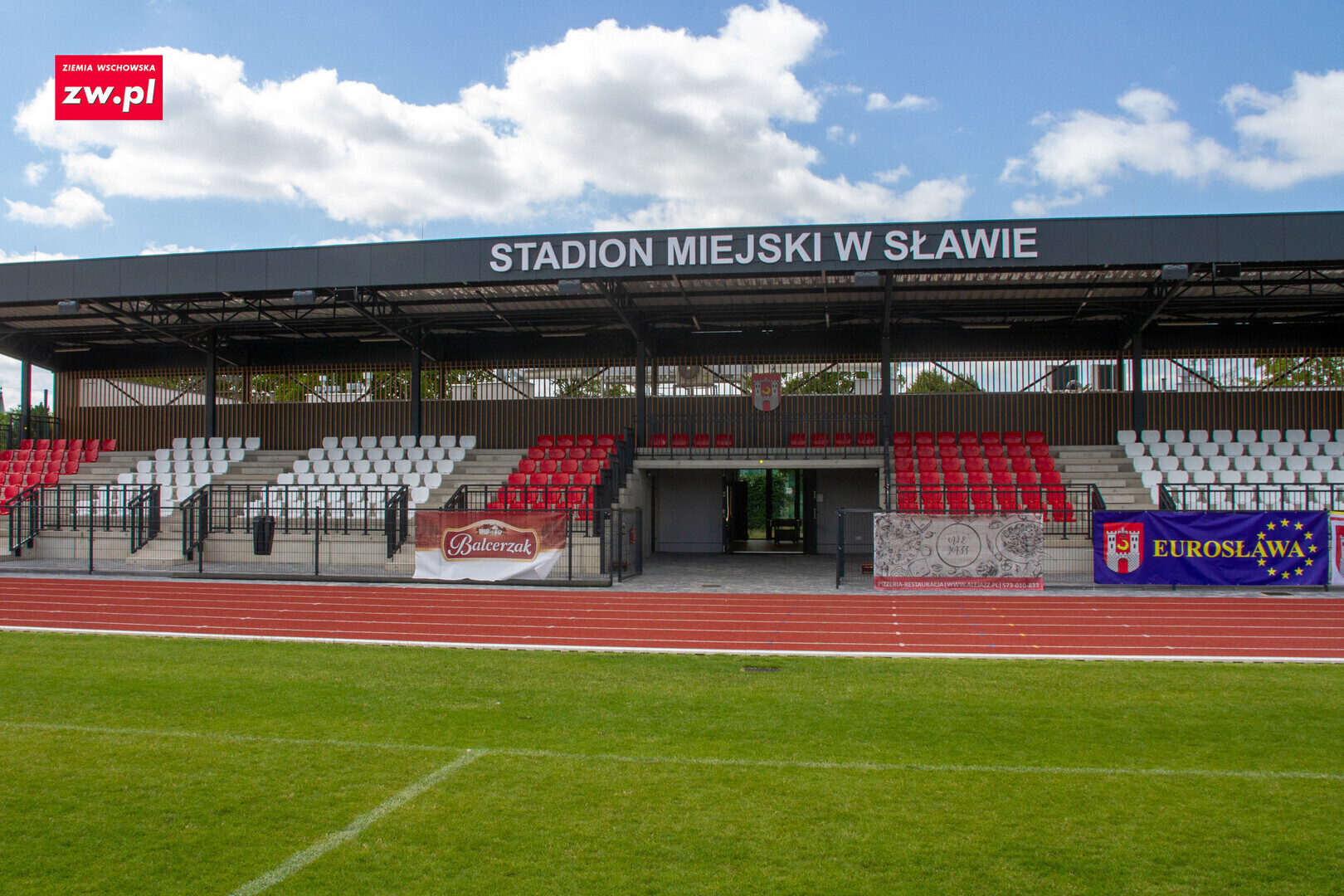 Sława oficjalnie otwiera nowy stadion. Czekali na taki obiekt od 1945 roku WIDEO