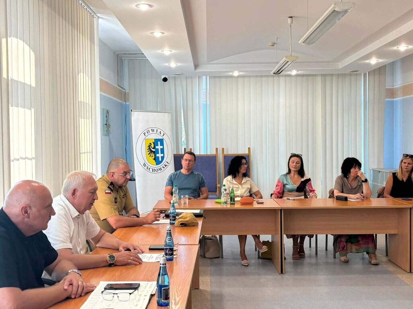 Służby władze powiatu i dyrektorzy rozmawiali o bezpieczeństwie dzieci i młodzieży
