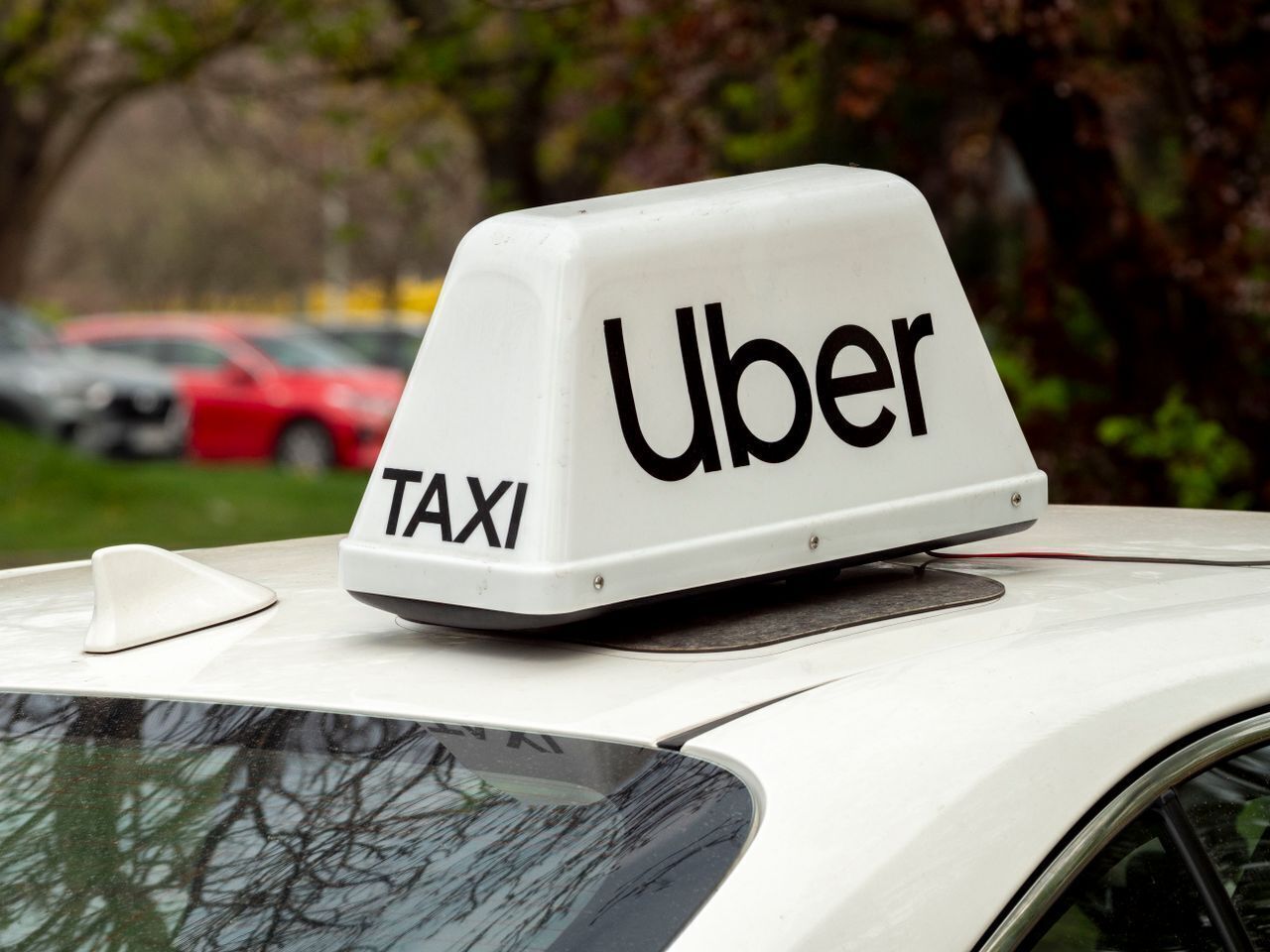Jak zacząć pracę jako kierowca Uber i wybrać partnera rozliczeniowego