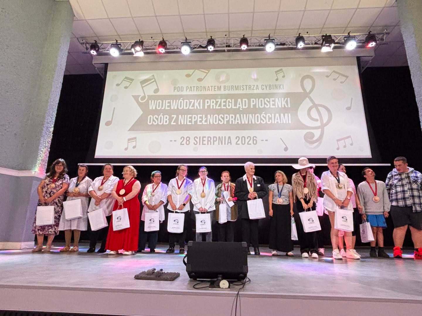 ŚDS Siedlnica po raz pierwszy na wojewódzkim przeglądzie piosenki w Cybince