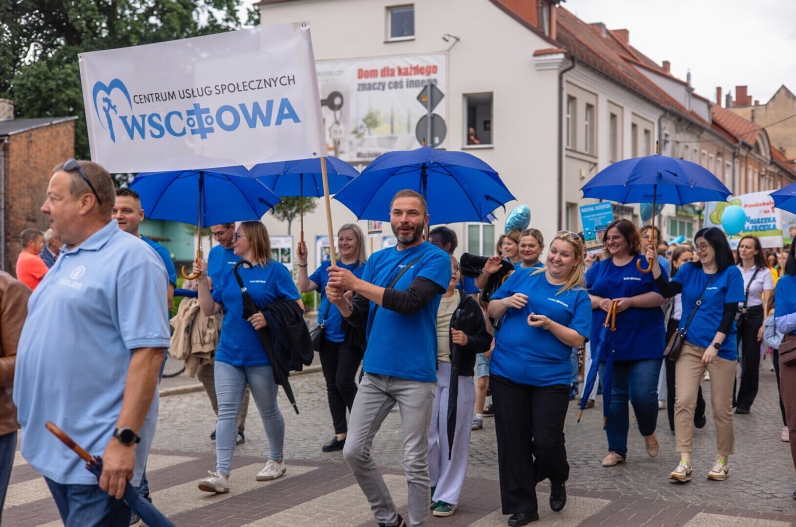 Pracownicy CUS podczas korowodu na Dni Wschowy