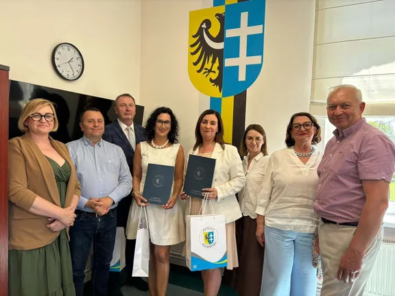 Karolczyk-Kozyra, Zbytniewski i Szyguła pozostają na stanowiskach. Zarząd Powiatu zdecydował
