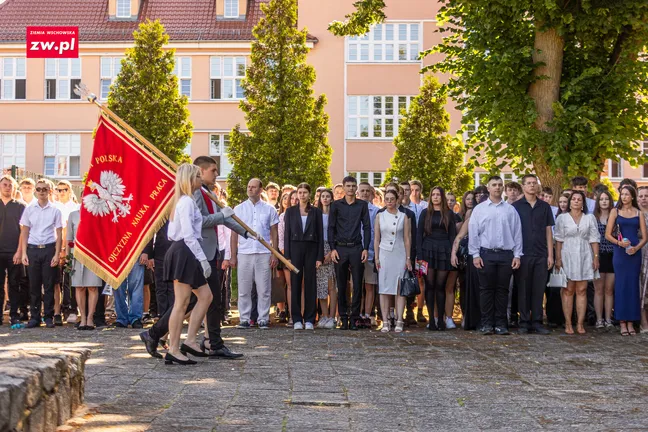 Zakończenie roku w I ZS we Wschowie. Dyrektor: „W życiu chodzi o to, żeby wiedzę zamienić na rozum”