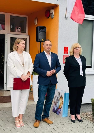 Uczniowie z gminy Szlichtyngowa rozpoczęli nowy rok szkolny. W Starych Drzewcach pożegnano dyrektorkę