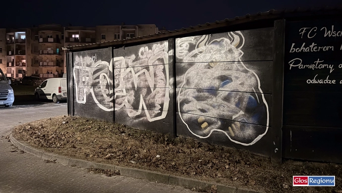 Historia się powtarza. „Unijne Miasto Wschowa” zniknęło pod srebrną farbą