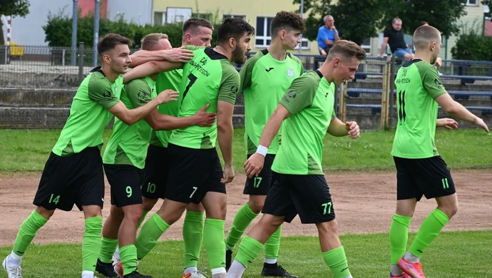 Dąb Sława-Przybyszów na puszkach Warki i w Kanale Zero? „Potrzebujemy Waszej pomocy